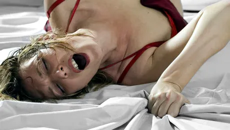 Orgasmul de trei ore a băgat-o în spital