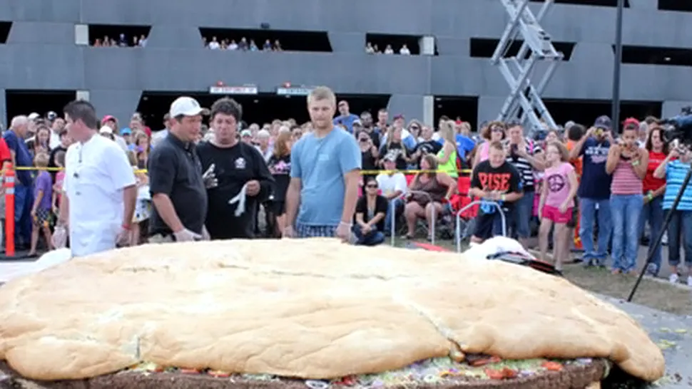 RECORD: Cel mai mare cheeseburger din lume