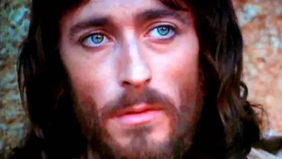 
Cum arată acum Robert Powell, protagonistul filmului “Iisus din Nazareth”!