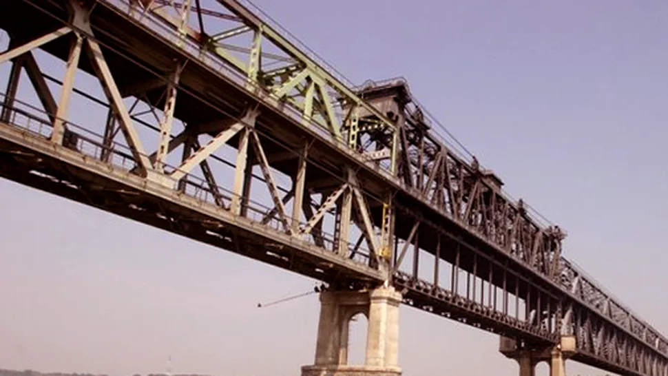 Podul Giurgiu-Ruse va fi inchis, incepand de azi, de cate opt-noua ori pe zi, cate 15-20 de minute