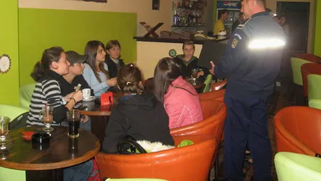 Elevii chiulangii pierd ajutorul de stat dacă nu merg la școală