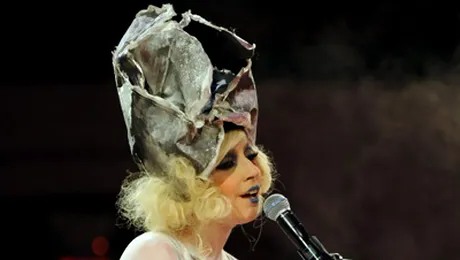 Tinuta zilei: Lady GaGa (Poze)
