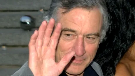 Robert De Niro trece în spatelei camerei! Va fi coregizor al unei versiuni muzicale a filmului „Poveste din Bronx”