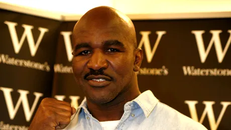Dator vândut, fostul boxer Evander Holyfield a fost evacuat