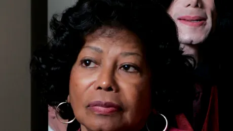 Katherine Jackson da in judecata organizatorii concertelor lui Michael