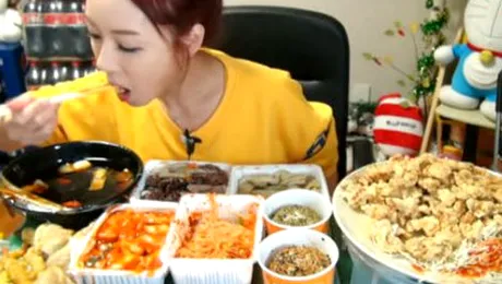 Cum fac bani sud-coreenii din „fetish-uri” culinare (Video)