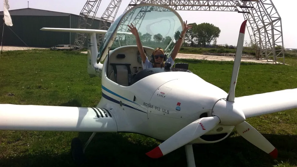 Roxana Ionescu: „Sunt un vânător de adrenalină, fac loopinguri şi sunt pilot de curse”