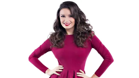 De ziua ei, Olivia Păunescu a primit flori şi şampanie la miezul nopţii