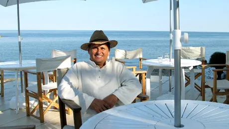 ”Serviţi, vă rog!” – Nea Mărin se face patron de restaurant la 2 Mai