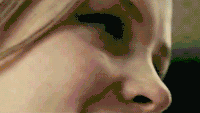 Cuplul de pe rândul din spate