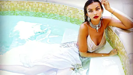 Mădălina Ghenea, imagine din „dormitorul” ei. Aşa arată locul unde se iubeşte cu Matei Stratan! – FOTO