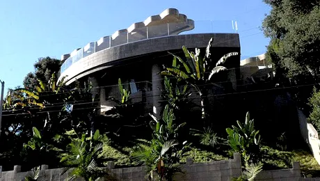 Rihanna se mută din locuința actuală, de frica hoților