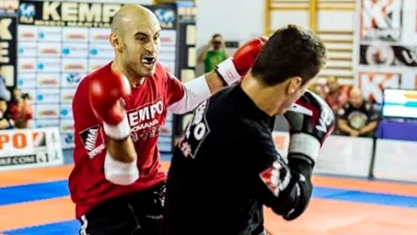 Mircea Badea, făcut praf de motociclist: „Frica-i ruşinoasă, dar sănătoasă… ” (VIDEO cu lupta)