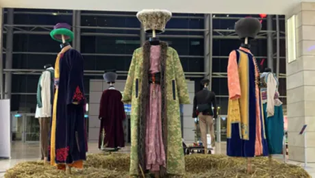 Costumele din filmul „Aferim! „, expuse într-un mall din Bucureşti