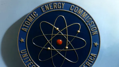 Cine a descoperit atomii?