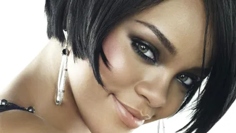 Rihanna, în rolul lui Whitney Houston?