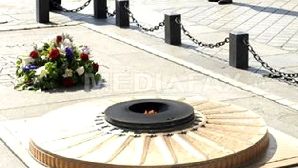 S-a îmbătat și a vrut să stingă flacăra la Monumentul Soldatului Necunoscut din Paris