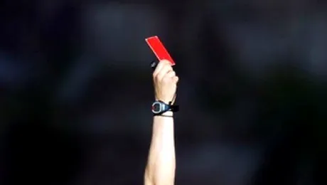 Cel mai stupid cartonas rosu primit vreodata(Video)