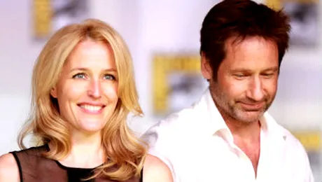 Gillian Anderson şi David Duchovny, sărut pe scenă