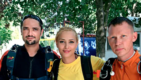 Iulia Vîntur a sărit cu paraşuta