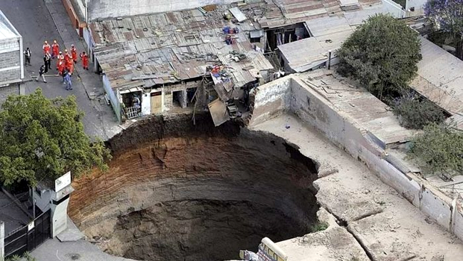 Craterul din Ciudad de Guatemala din 2007