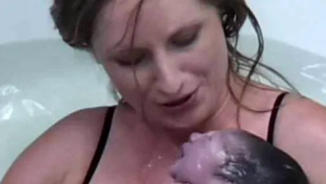 In Botosani, exista primul spital de stat unde femeile pot naste sub apa