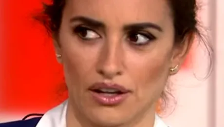 O jurnalistă i-a spus că are picioare urâte! Cum a reacţionat Penelope Cruz