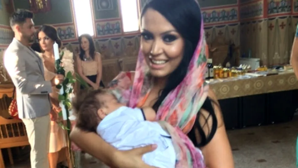 
Andreea Mantea şi-a botezat bebeluşul! FOTO