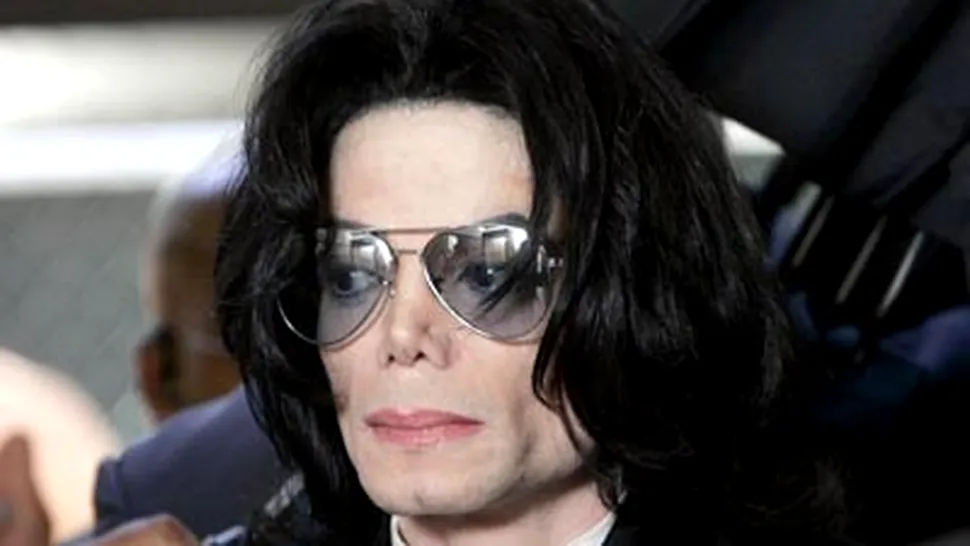 Michael Jackson lucreaza la noi miscari de dans