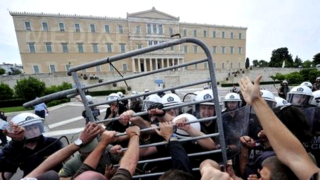Criza din Grecia a dus la manifestatii violente, in ultima perioada