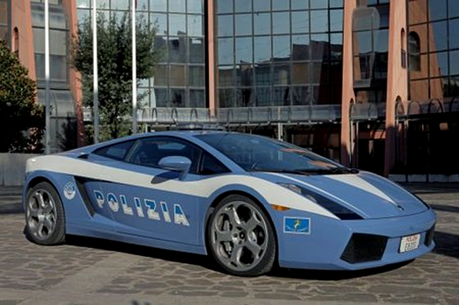 Lamborghini Gallardo de Politie in Italia (Foto: luxurylaunches.com)