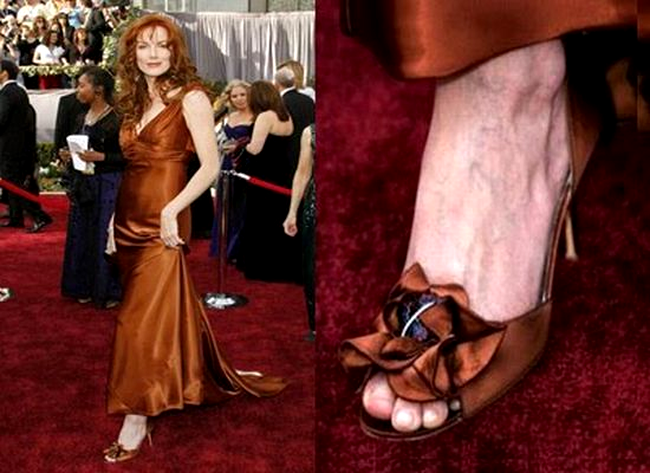 Pantofii Rita Hayworth de la Stuart Weitzman