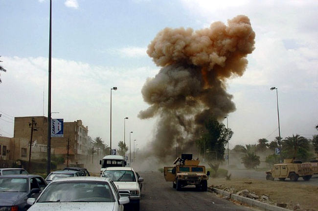 21 de teroriști s-au aruncat în aer în mijlocul deșertului