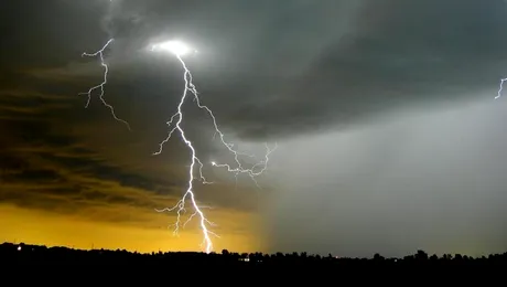 Bărbații sunt o atracție… pentru fulgere!