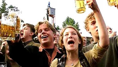 Daca injuri „original”, primesti bere gratis!