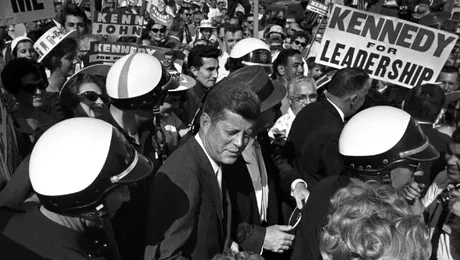 J.J. Abrams va produce un serial despre asasinarea lui Kennedy