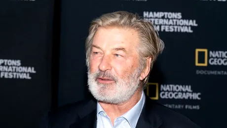 Alec Baldwin ar putea fi pus sub acuzare pentru uciderea accidentală a Halynei Hutchins