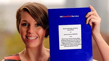 O femeie are 14 prenume, inspirate din filmele cu James Bond