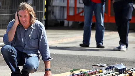 Vedeta Top Gear, James May, a ramas fara glasul rotilor de trenulet