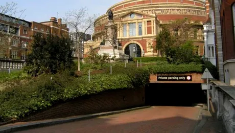 Unde se află locul de parcare care costă 500.000 de euro