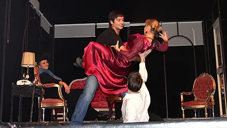 Radu Valcan joaca teatru, la propriu