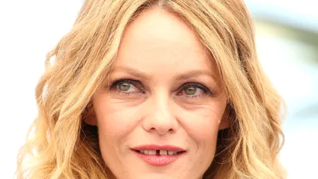 Vanessa Paradis, fosta parteneră de viaţă a lui Johnny Depp, s-a căsătorit – FOTO