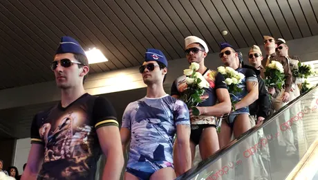 Bărbați în chiloți „au luat cu asalt” Otopeniul (Poze)