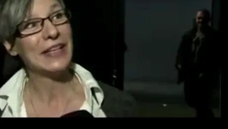 Reacția unui bărbat surprins la vizionarea filmului „50 Shades of Grey” – VIDEO