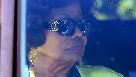 Mama lui Michael Jackson obtine custodia nepotilor