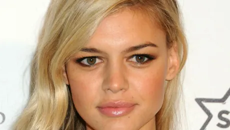 Iubita lui Leonardo DiCaprio, Kelly Rohrbach, îşi etalează talentul ascuns!