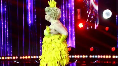 De la osie şi bujie până la găină, banană sau melc – costumele concurenţilor ”iUmor” depăşeşesc orice limită a imaginaţiei! – FOTO