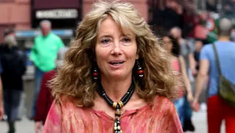 La 56 de ani, Emma Thompson a renunţat la haine pentru o cauză nobilă!