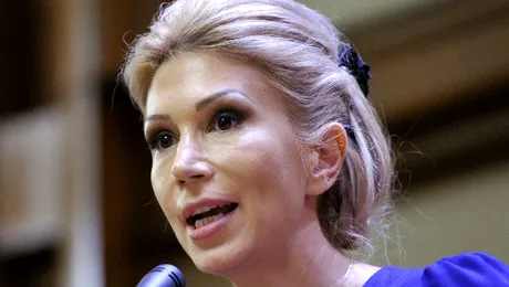 Ce operaţii estetice şi-a făcut Raluca Turcan, şefa interimară de la PNL? Cum arăta naturală – FOTO