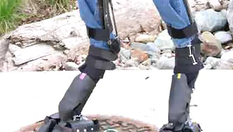 Extensiile cu copite, noul gadget pentru persoanele scunde (Video)